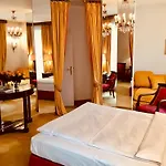 Opera Hotel