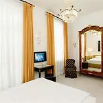 Opera Hotel