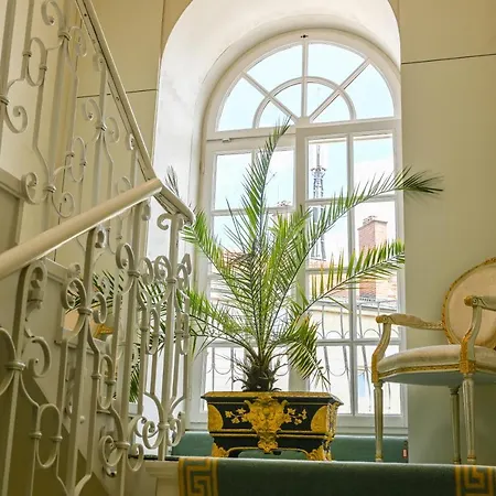 Opera Hotell