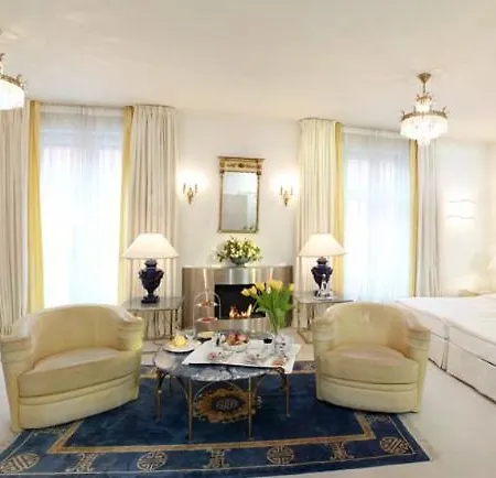 Hotell Opera 4*