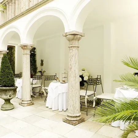 Opera Hotel