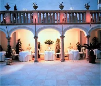 Opera 4*