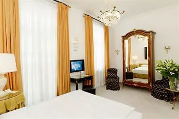 Opera Hotell