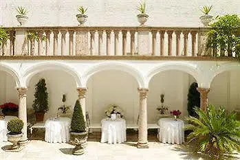 Opera Hotell