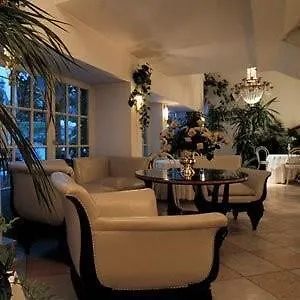 Opera Hotell 4*