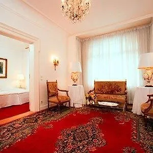 Hotell Opera 4*
