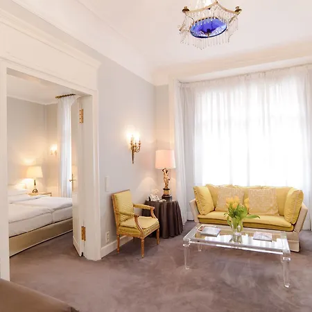 Opera Hotel 4*